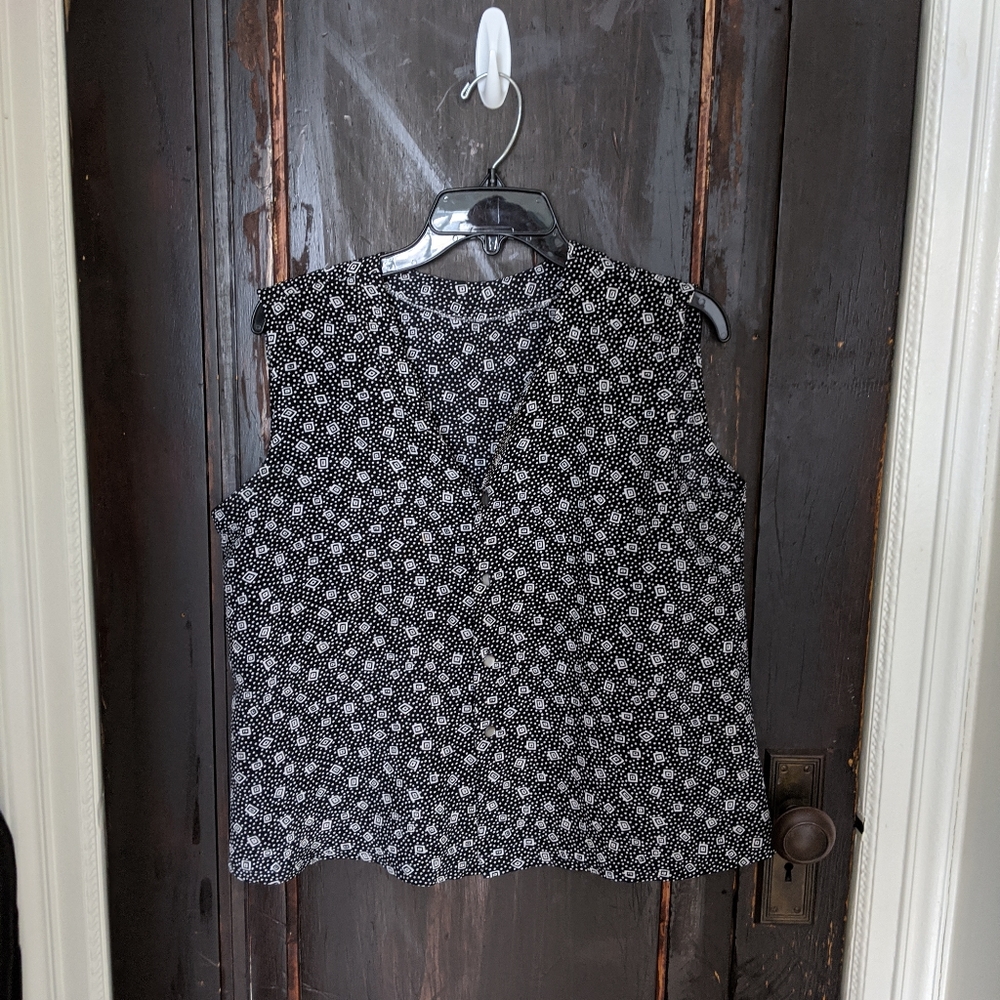 Vintage black/white geometric top